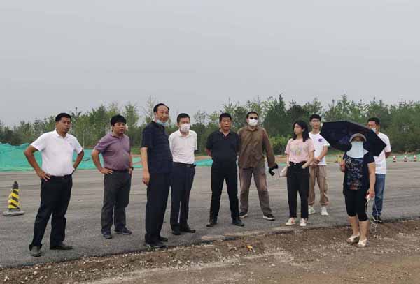 戴口罩的白衣服鄧局頭發(fā)少的廉局3 新聞小2.jpg